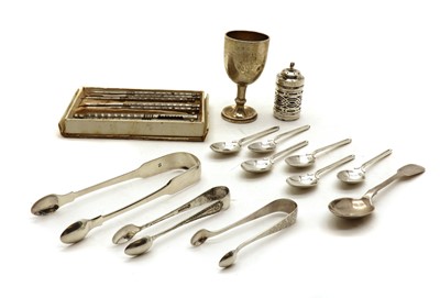 Lot 44 - An assorted collection of silver