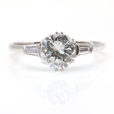 Lot 118 - A single stone diamond ring