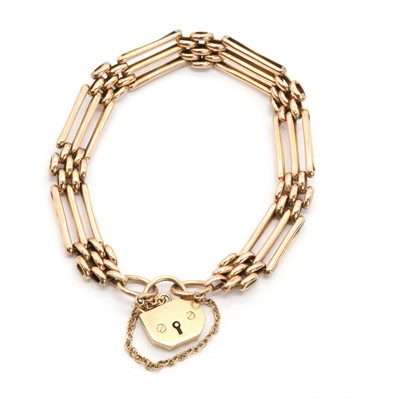 Lot 136 - A 9ct rose gold gate bracelet