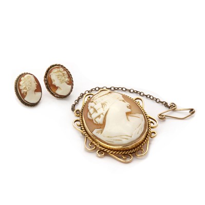 Lot 278 - A gold shell cameo brooch