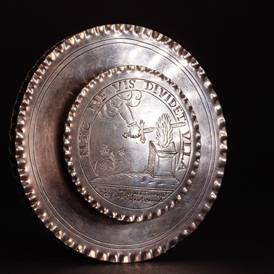 Lot 176 - A silver pyx