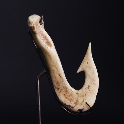 Lot 75 - A Maori bone 'hei matau' fish hook