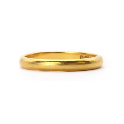 Lot 55 - A 22ct gold 'D' section wedding ring