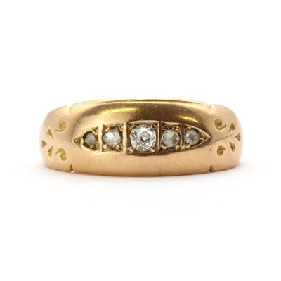 Lot 7 - A 15ct gold five stone diamond ring