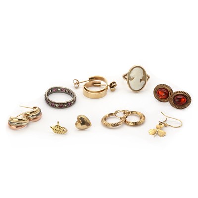 Lot 317 - A collection of gold jewellery