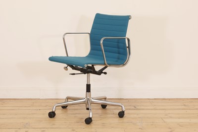 Lot 432 - An Eames 'EA117 Aluminium Group' desk chair
