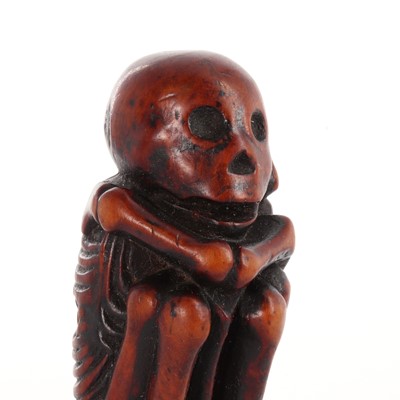 Lot 118 - A Japanese carved boxwood netsuke depicting a skeleton