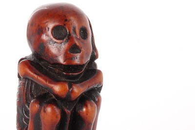 Lot 118 - A Japanese carved boxwood netsuke depicting a skeleton