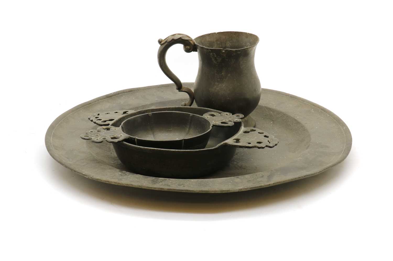 Lot 312 - A collection of pewter items