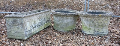 Lot 389 - A pair of stone planters