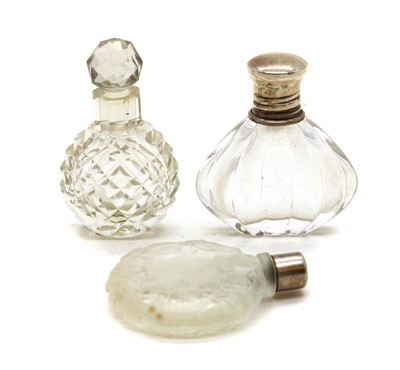 Lot 253 - A glass scent bottle