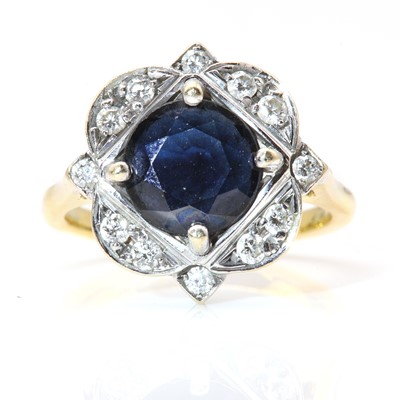 Lot 276 - An 18ct gold sapphire and diamond ogee cluster ring