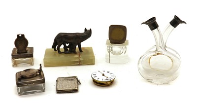 Lot 53 - A collection of desk items
