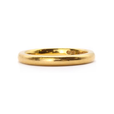 Lot 53 - A 22ct gold court section wedding ring