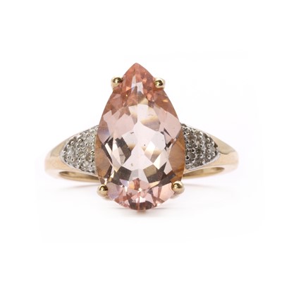 Lot 120 - A 9ct gold morganite and diamond ring