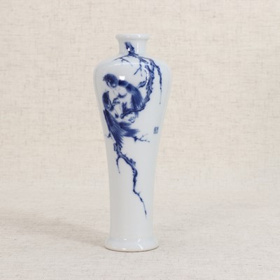 Lot 97 - A Chinese blue and white vase