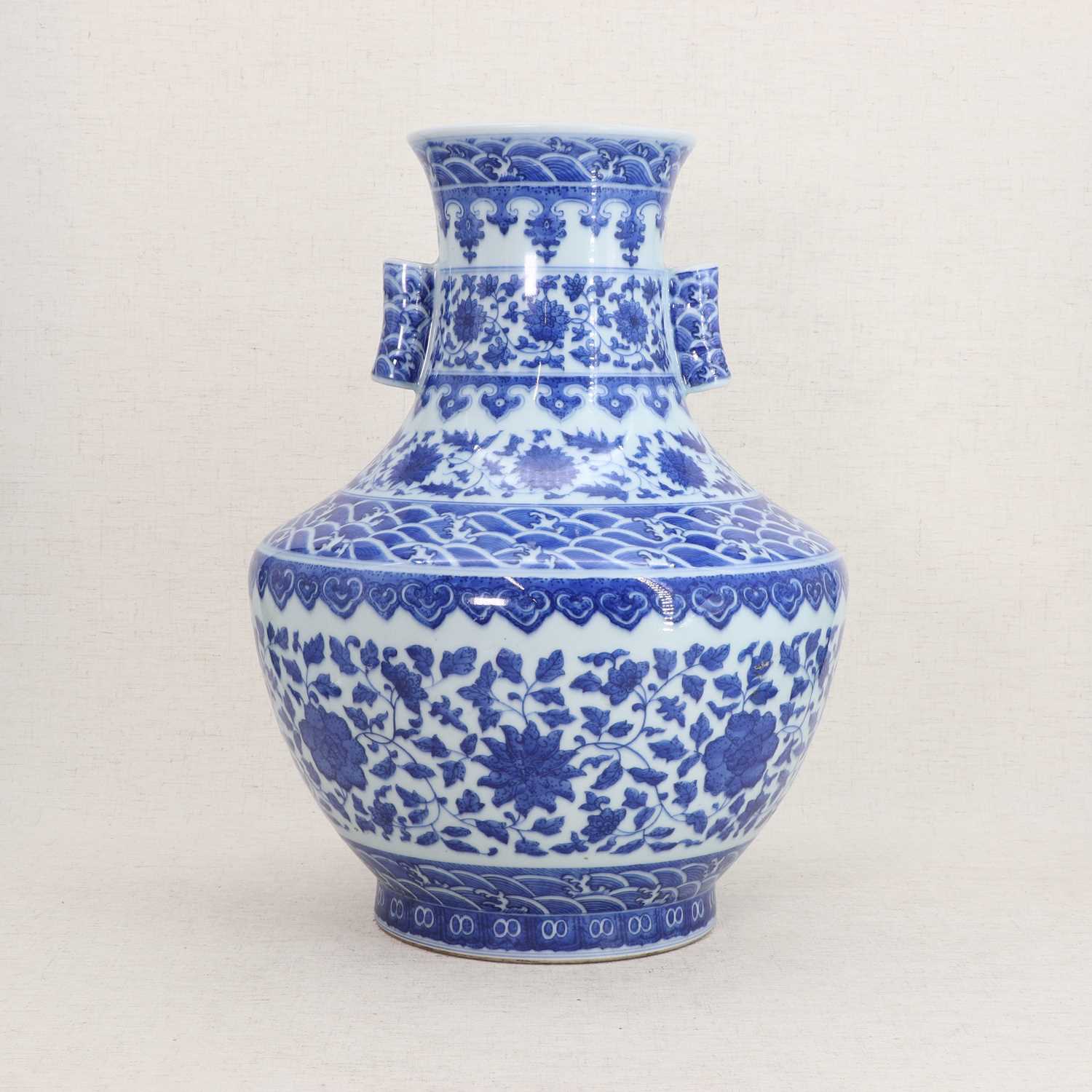 Lot 95 - A Chinese blue and white hu vase,