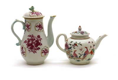Lot 207 - A Worcester porcelain teapot