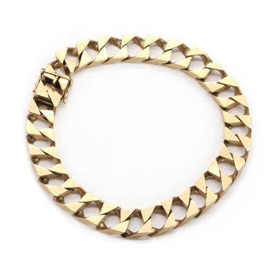 Lot 351 - A 9ct gold curb bracelet
