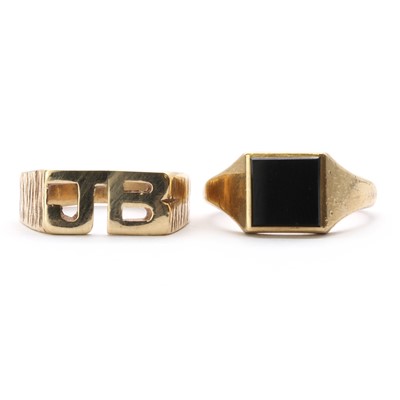 Lot 347 - Two 9ct gold rings