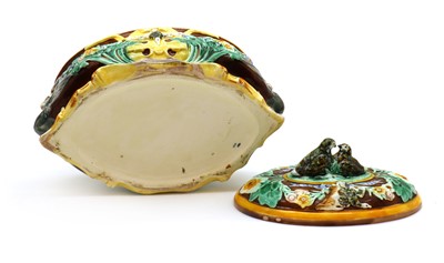 Lot 179 - A Wedgewood porcelain game pie tureen