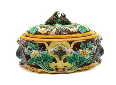 Lot 179 - A Wedgewood porcelain game pie tureen