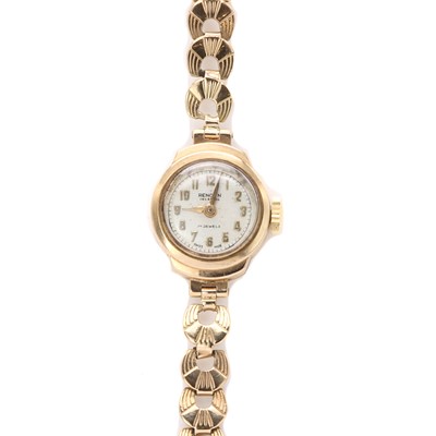 Lot 398 - A ladies' 9ct gold ladies' Renown bracelet watch