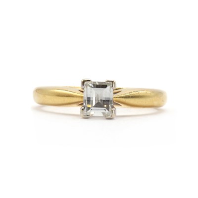 Lot 42 - An 18ct gold single stone diamond ring