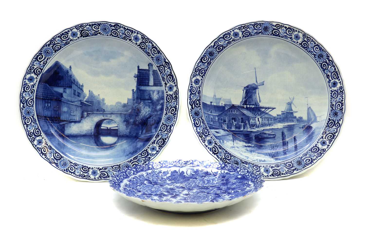 Lot 182 - A pair of Delft pottery blue and white chargers