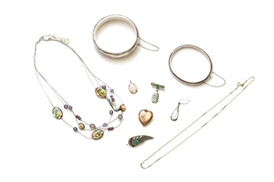 Lot 267 - A collection of gold and silver jewellery