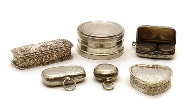 Lot 8 - A collection of silver sovereign cases