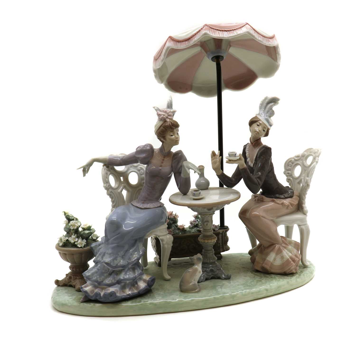 Lot 193 - A Lladro porcelain 'Cafe de Paris' figure group
