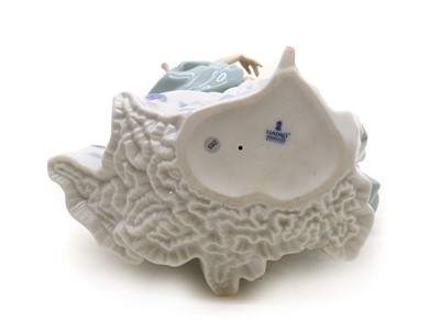Lot 190 - A Lladro porcelain 'Summer serenade' figure