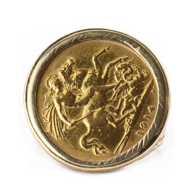 Lot 355 - A gold half sovereign ring