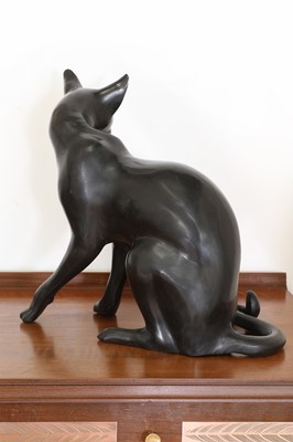 Lot 198 - A bronze sculpture of a Siamese cat