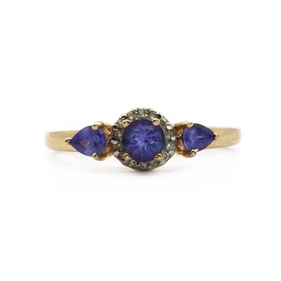 Lot 167 - A 14ct gold tanzanite and diamond ring