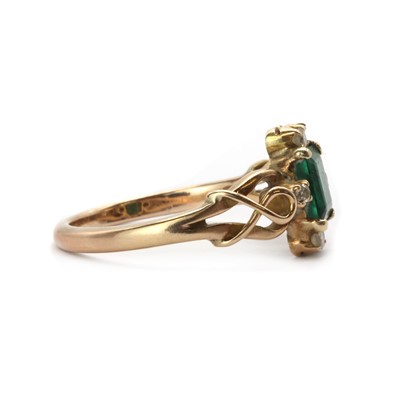 Lot 153 - A gold emerald and diamond ring