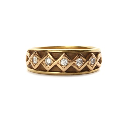 Lot 1144 - An 18ct gold five stone diamond set 'Anniversary' ring, by Clogau