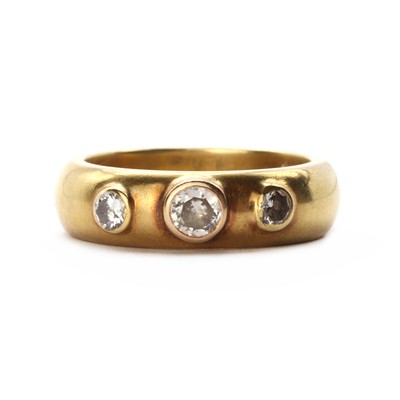 Lot 1130 - An 18ct gold three stone diamond ring