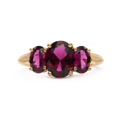 Lot 110 - A 9ct gold three stone garnet ring