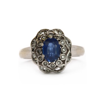 Lot 153 - A 14ct white gold sapphire and diamond ring