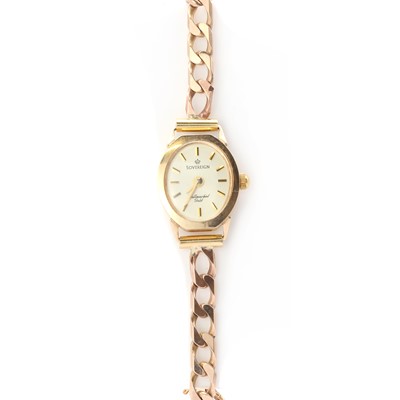 Lot 329 - A ladies' 9ct gold Sovereign quartz bracelet watch