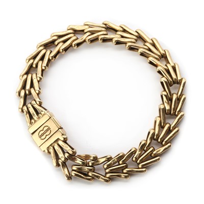 Lot 171 - A 9ct gold bracelet, by UnoAErre