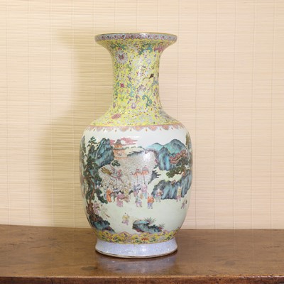 Lot 330 - A large Chinese famille rose vase
