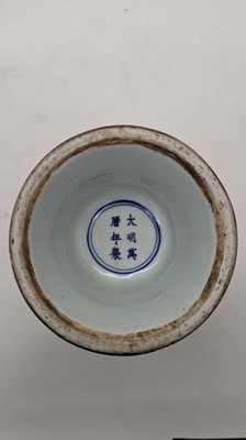 Lot 152 - A Chinese green enamelled gu vase