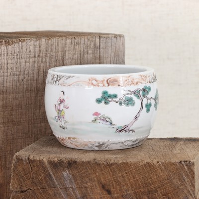 Lot 274 - A Chinese famille rose water pot