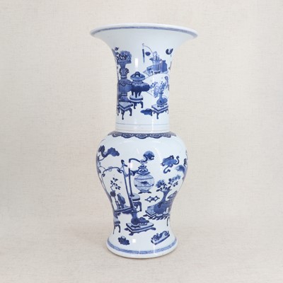 Lot 259 - A Chinese blue and white yenyen vase