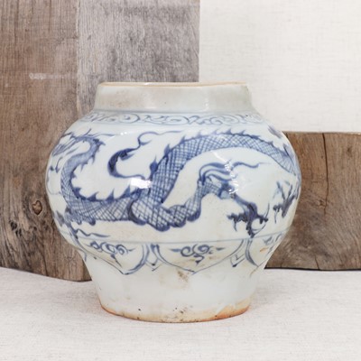 Lot 210 - A Chinese blue and white jar