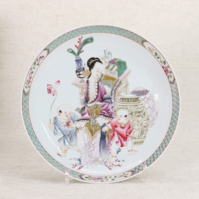 Lot 190 - A Chinese famille rose plate