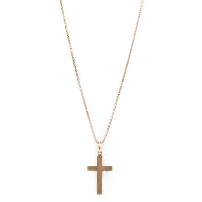 Lot 285 - A gold cross pendant